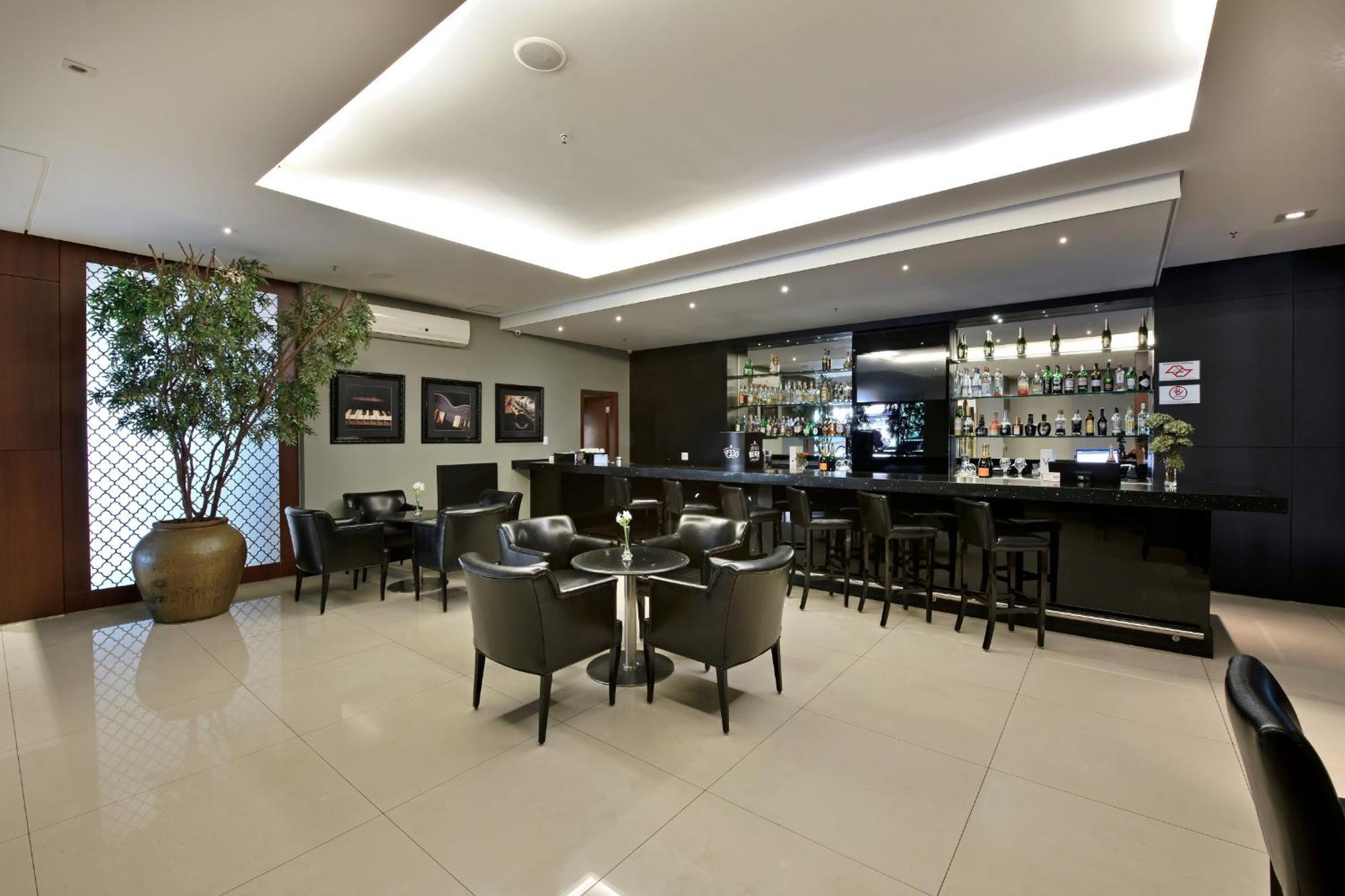 Hotel Mont Blanc Premium Ribeirão Preto Екстериор снимка The bar at the hotel