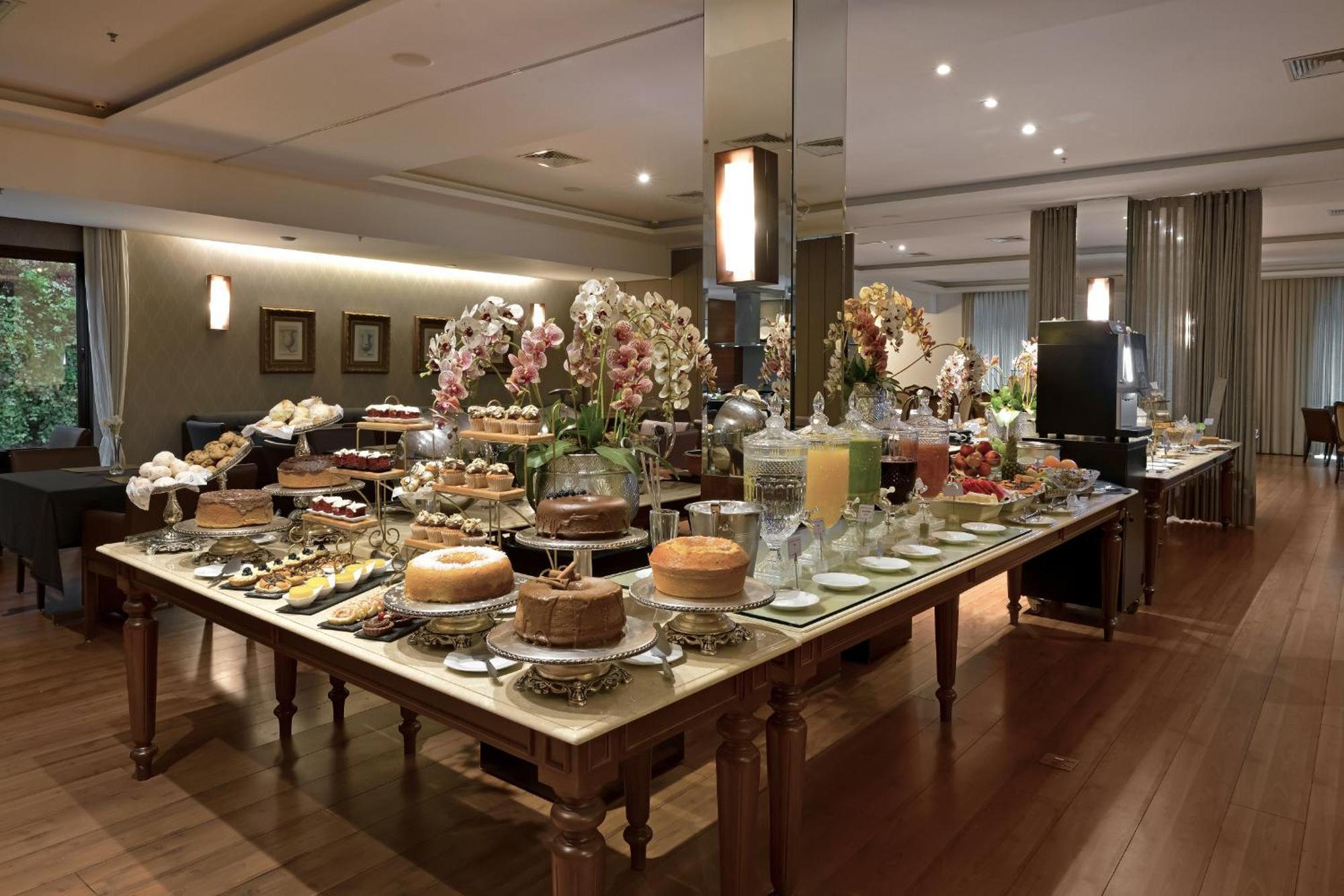 Hotel Mont Blanc Premium Ribeirão Preto Екстериор снимка A dessert buffet