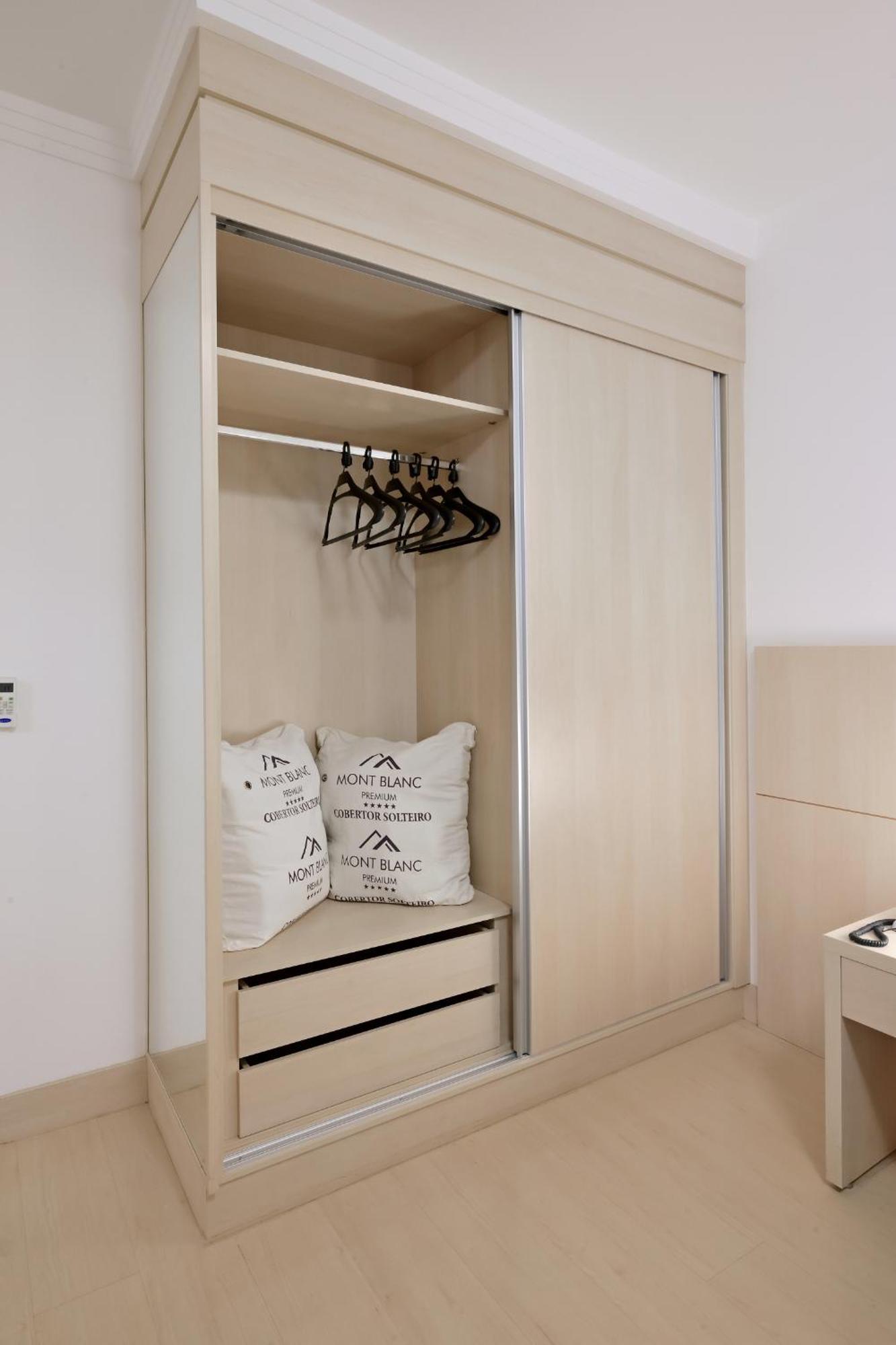 Hotel Mont Blanc Premium Ribeirão Preto Стая снимка A sliding wardrobe