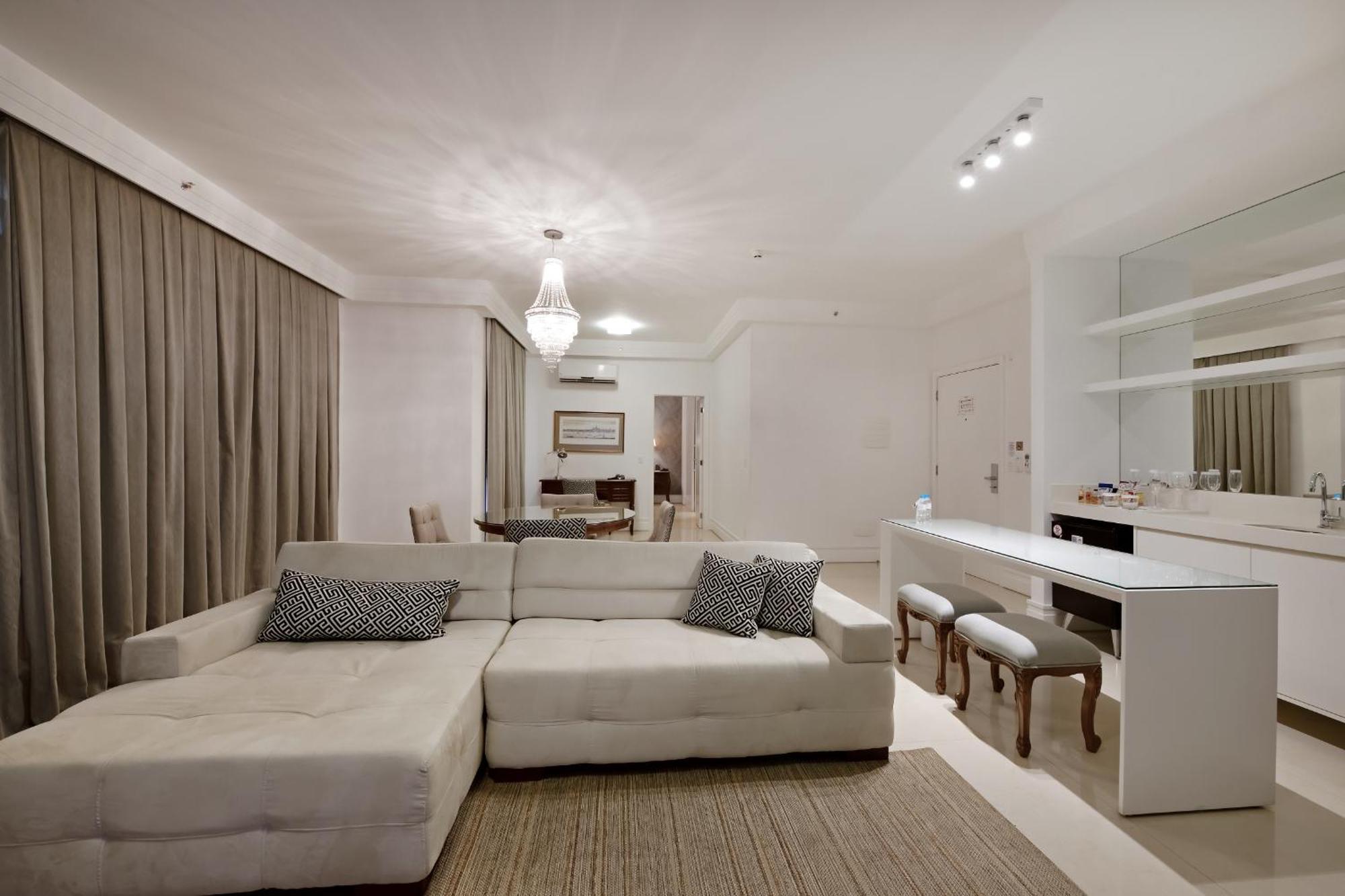 Hotel Mont Blanc Premium Ribeirão Preto Стая снимка A living room with a wet bar