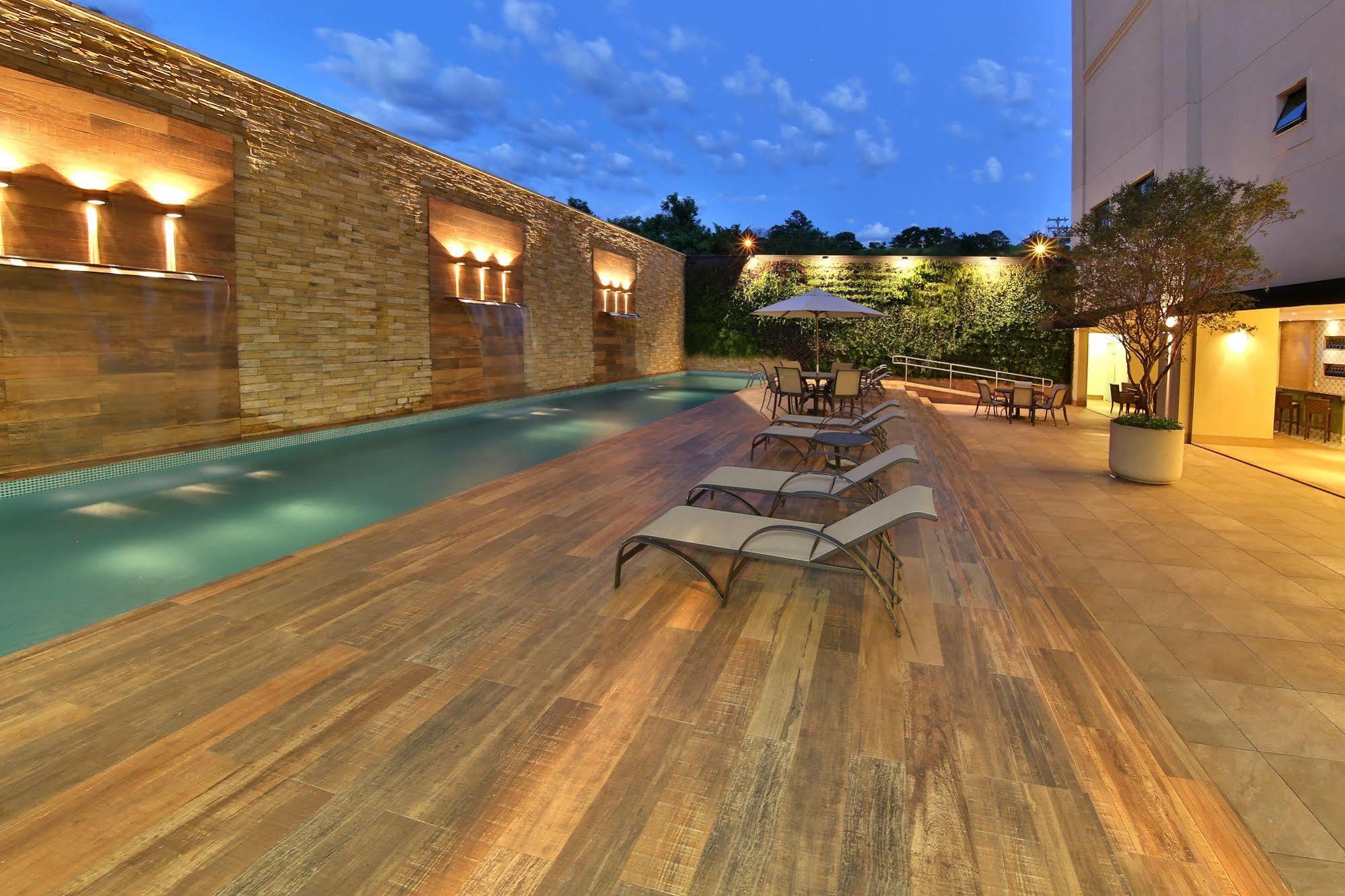 Hotel Mont Blanc Premium Ribeirão Preto Екстериор снимка The pool at the hotel